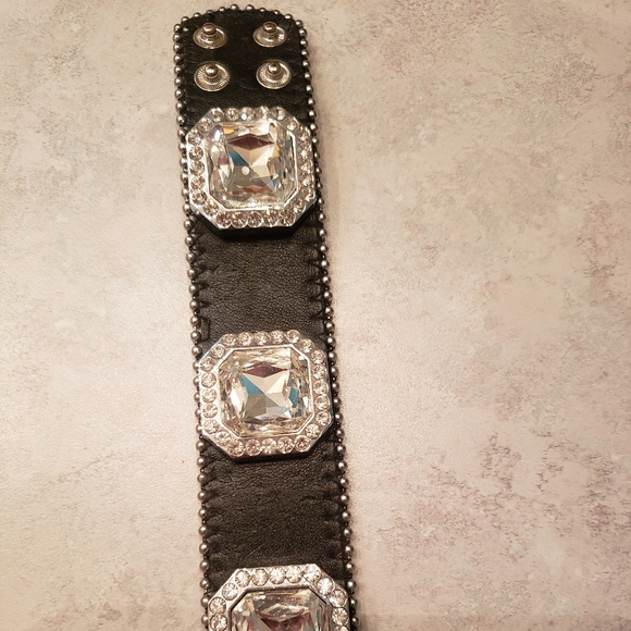 Very beautiful, cuff, leather, snap, rhinestone bracelet. Excellent condition. - Picture 2 of 4